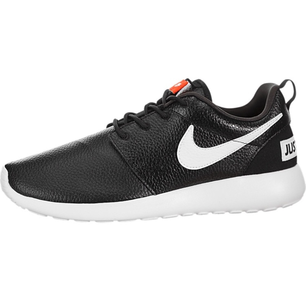Woman’s Nike Roshe One Premium, size 7